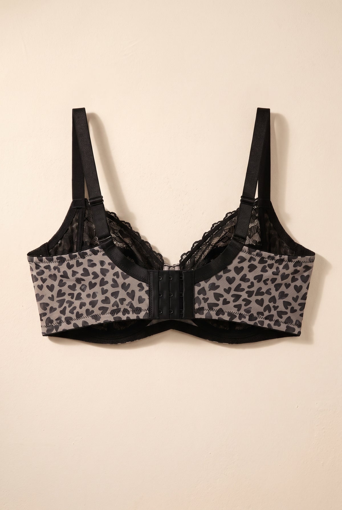 Cuore lace bra, back band and hook closures