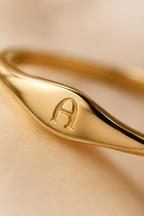 Macro close-up of the Lettera signet face with engraved initial