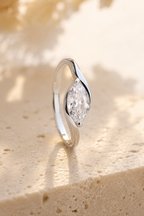 Onda marquise ring, light passing under the stone