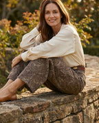 Woman seated wearing the Maiori barrel jean