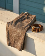 Maiori barrel jean folded on a limestone ledge