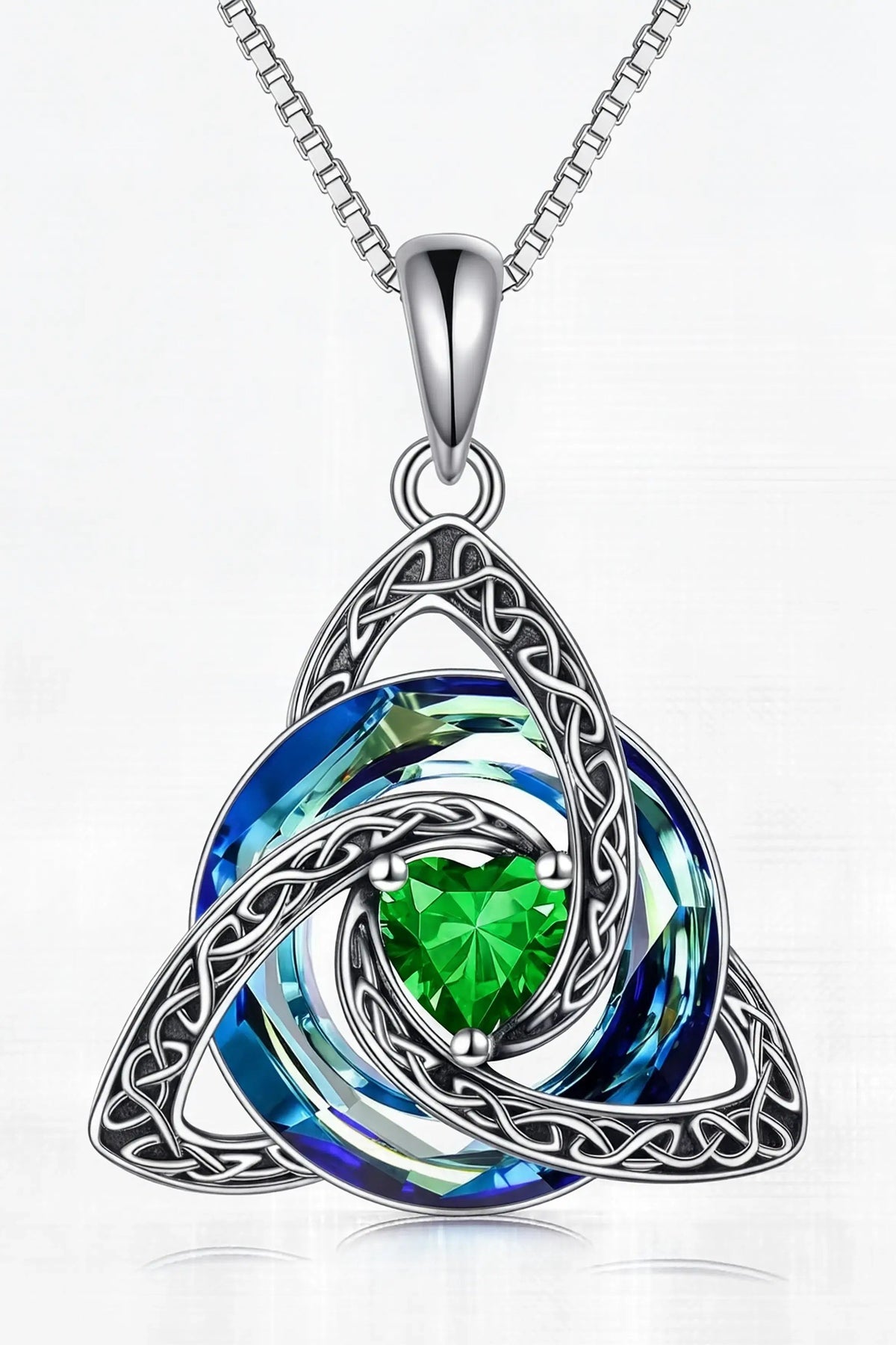 Nodo knot necklace, May emerald birthstone