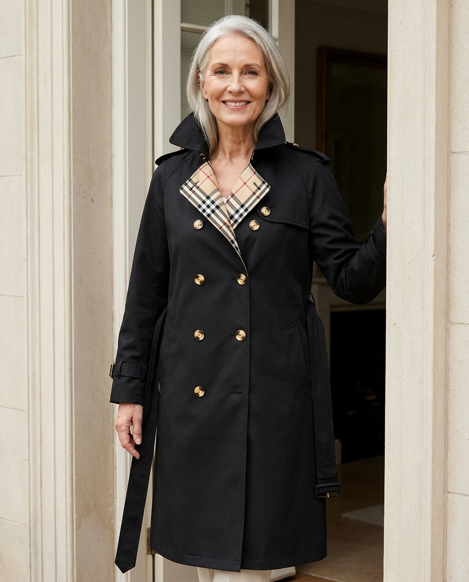 Woman wearing the Ravello trench coat in a stone doorway