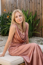Sera satin gown, seated